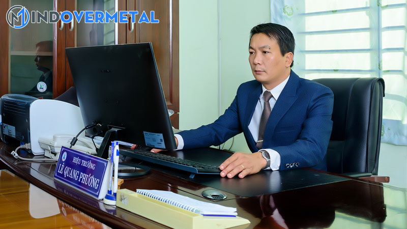 ban-giam-hieu-nha-truong-gom-nhung-ai-2