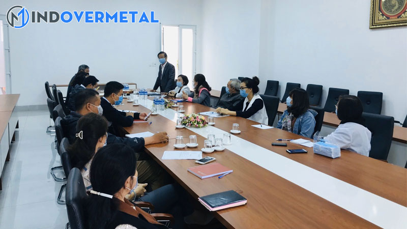 ban-giam-hieu-nha-truong-gom-nhung-ai-8