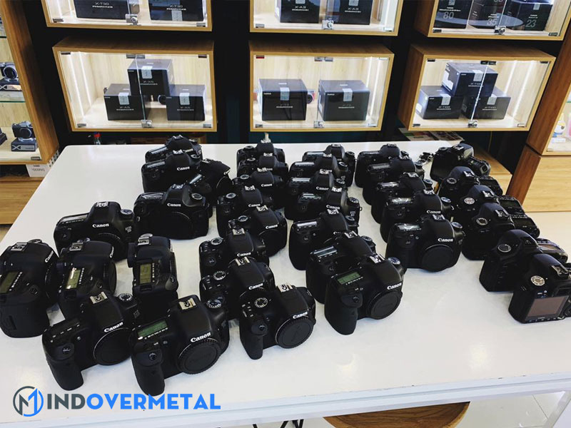 kham-pha-cac-dong-may-anh-canon-nikon-sony-tai-cong-ty-dslr-da-nang-2-mindovermetal